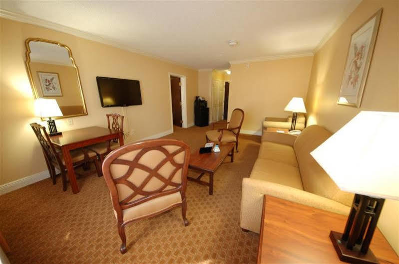 Best Western Richmond Suites H บาตันรูช ภายนอก รูปภาพ