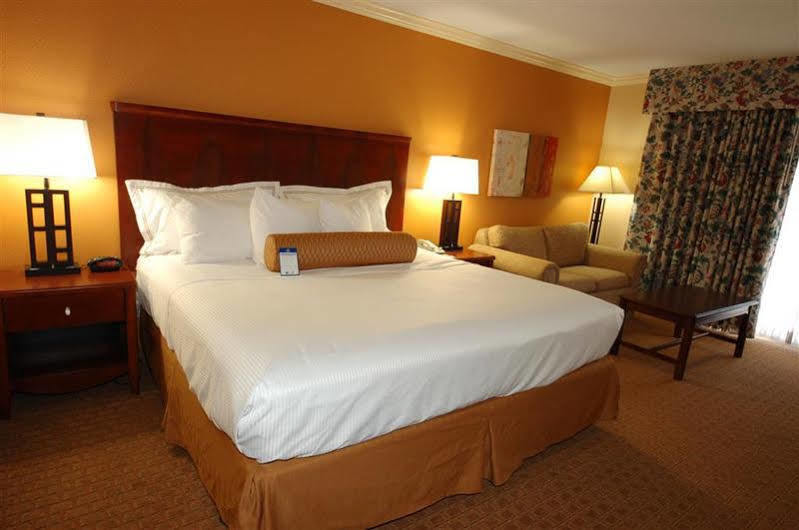 Best Western Richmond Suites H บาตันรูช ภายนอก รูปภาพ