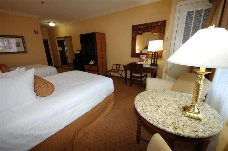 Best Western Richmond Suites H บาตันรูช ภายนอก รูปภาพ